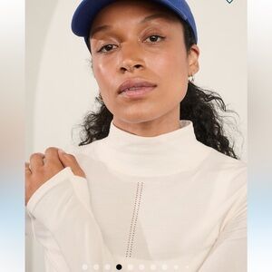 VGUC cream Athleta Ascent seamless Turtleneck